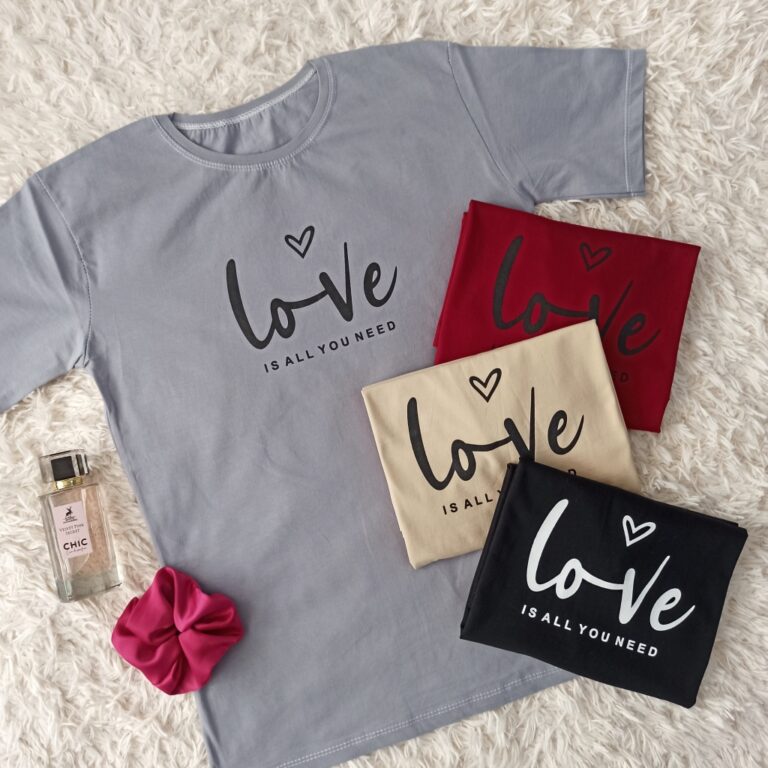 تیشرت آستین کوتاه زنانه طرح LOVE