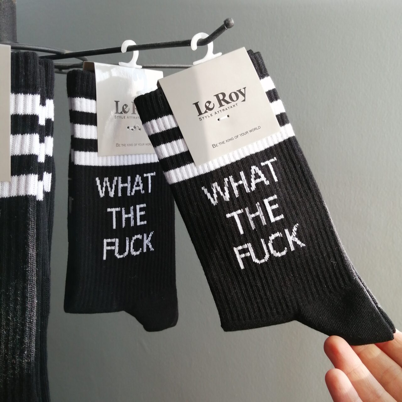 جوراب ساقدار تکست دار طرح "WHAT THE FUCK"